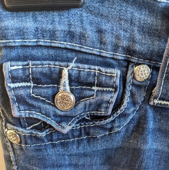 True Religion women's jeans size 25.  Silver badge on back of jeans. - Picture 8 of 9